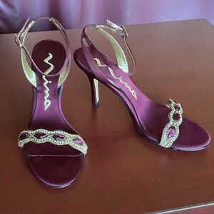 Nina burgundy satin dress sandals size 7